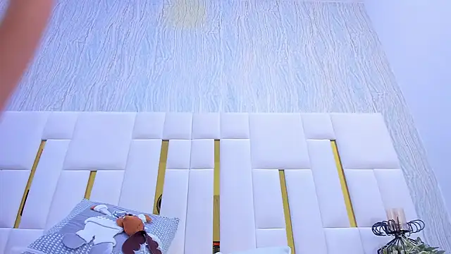 cristinapuerta  online show from 12.19.24