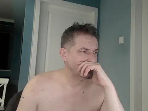 Snapshot of MisterFaithRO chatting on 04.15.26 MisterFaithRO online show from 04.15.26