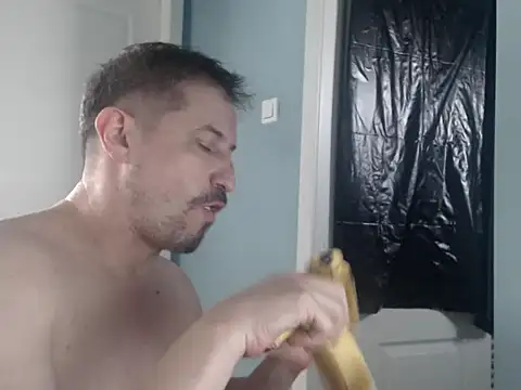 Snapshot of MisterFaithRO chatting on 04.17.26 MisterFaithRO online show from 04.17.26