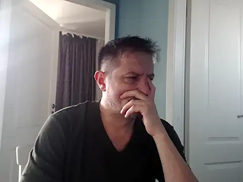 Snapshot of MisterFaithRO chatting on 04.20.26 MisterFaithRO online show from 04.20.26
