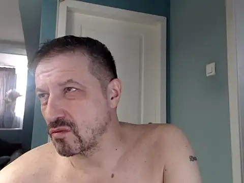 Snapshot of MisterFaithRO chatting on 04.21.26 MisterFaithRO online show from 04.21.26