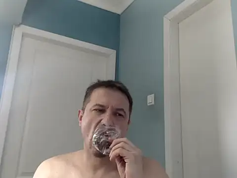 Snapshot of MisterFaithRO chatting on 05.05.26 MisterFaithRO online show from 05.05.26