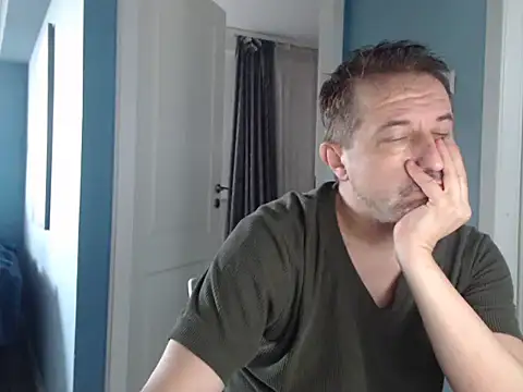 Snapshot of MisterFaithRO chatting on 05.26.26 MisterFaithRO online show from 05.26.26