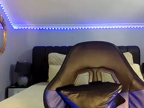 Snapshot of BOOTYBANGER24xx chatting on 10.16.25 BOOTYBANGER24xx online show from 10.16.25