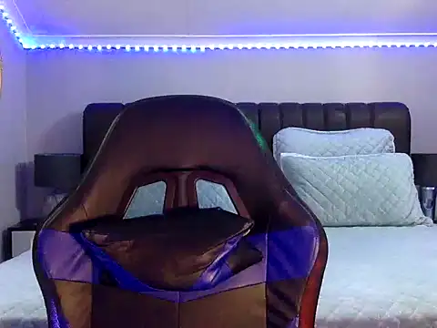Snapshot of BOOTYBANGER24xx chatting on 10.25.25 BOOTYBANGER24xx online show from 10.25.25