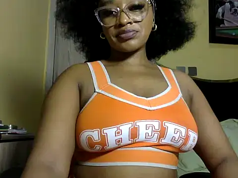 Snapshot of BOOTYBANGER24xx chatting on 06.12.26 BOOTYBANGER24xx online show from 06.12.26