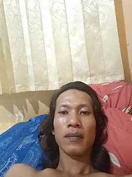 Snapshot of glen077 chatting on 11.15.25 glen077 online show from 11.15.25