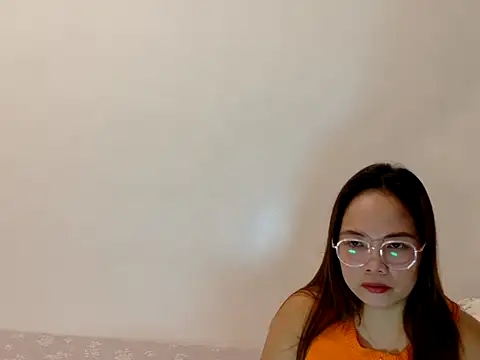 BURBERRY69 online show from 05.14.26