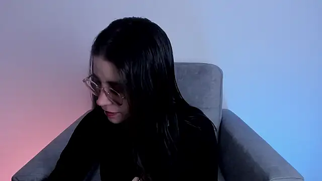 HazelKush online show from 12.18.25