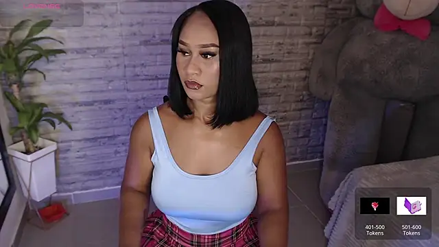 TinnaCobb online show from 10.06.25