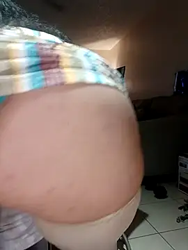 Snapshot of PichyPrettyPussy chatting on 10.28.25 PichyPrettyPussy online show from 10.28.25