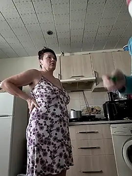  lady red  online show from 03.16.25