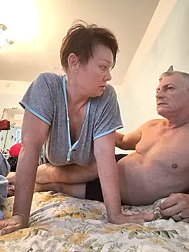  lady red  online show from 10.31.25