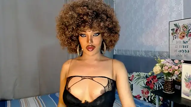 Snapshot of trixxielicious chatting on 12.24.24 trixxielicious online show from 12.24.24