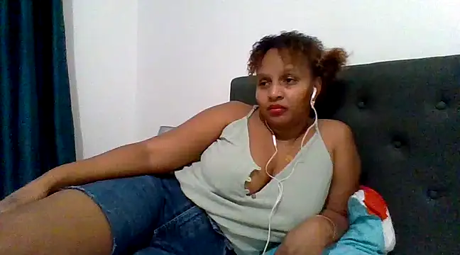 Snapshot of Nathyjess195 chatting on 12.12.24 Nathyjess195 online show from 12.12.24