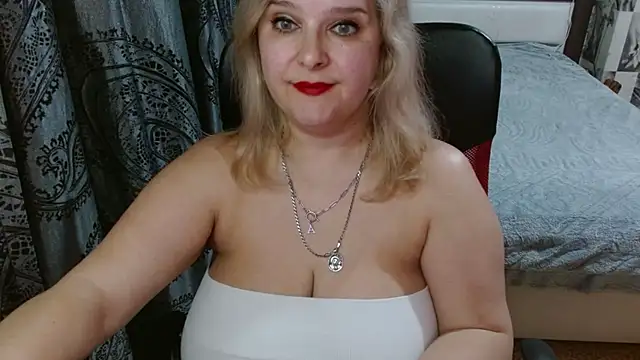 Snapshot of Boolochka chatting on 04.22.26 Boolochka online show from 04.22.26