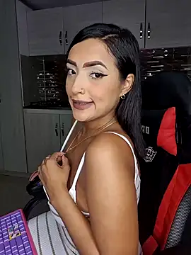 Snapshot of Shantal_Lovee chatting on 12.22.24 Shantal Lovee online show from 12.22.24