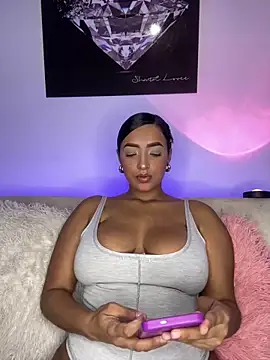 Snapshot of Shantal_Lovee chatting on 01.19.25 Shantal Lovee online show from 01.19.25