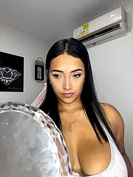Snapshot of Shantal_Lovee chatting on 09.16.25 Shantal Lovee online show from 09.16.25