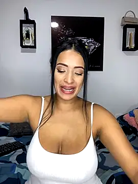 Snapshot of Shantal_Lovee chatting on 10.14.25 Shantal Lovee online show from 10.14.25