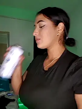 Shantal Lovee online show from 04.23.26