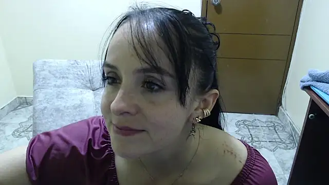 Snapshot of antara_hotgirl chatting on 04.28.26 antara hotgirl online show from 04.28.26