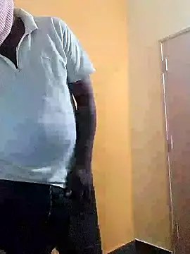 Snapshot of Indianguymohan chatting on 10.17.25 Indianguymohan online show from 10.17.25