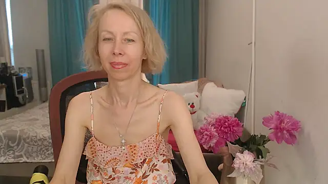 Snapshot of LuxuryNika chatting on 06.12.26 LuxuryNika online show from 06.12.26