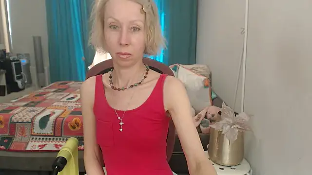 Snapshot of LuxuryNika chatting on 06.17.26 LuxuryNika online show from 06.17.26