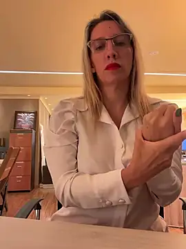 Snapshot of Gatitacarlita chatting on 02.14.25 Gatitacarlita online show from 02.14.25