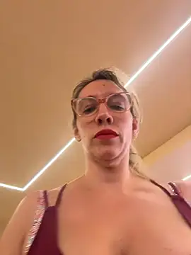 Snapshot of Gatitacarlita chatting on 11.24.25 Gatitacarlita online show from 11.24.25