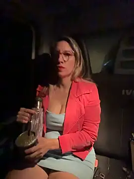 Snapshot of Gatitacarlita chatting on 11.25.25 Gatitacarlita online show from 11.25.25