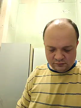 Snapshot of Dimka132 chatting on 12.21.25 Dimka132 online show from 12.21.25