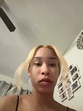 Snapshot of nikkiibabby chatting on 12.27.24 nikkiibabby online show from 12.27.24