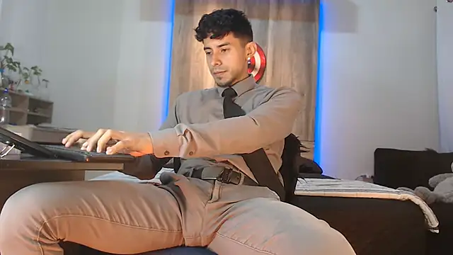 Andrew 4  online show from 10.08.25