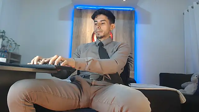 Andrew 4  online show from 11.08.25