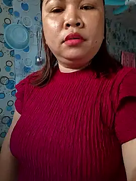 Snapshot of XXLorie_02 chatting on 04.18.26 XXLorie 02 online show from 04.18.26