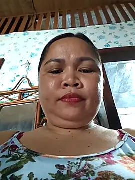 Snapshot of XXLorie_02 chatting on 05.20.26 XXLorie 02 online show from 05.20.26