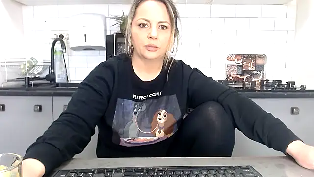 erikaerika online show from 03.04.25