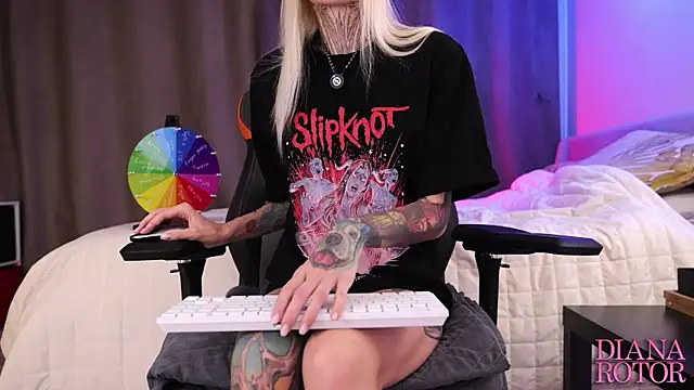 Snapshot of diana_rotor chatting on 10.28.25 diana rotor online show from 10.28.25