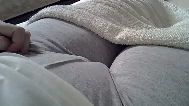 Snapshot of perescam chatting on 02.15.26 perescam online show from 02.15.26