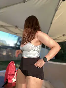 Snapshot of MaggyMayI chatting on 12.19.24 MaggyMayI online show from 12.19.24
