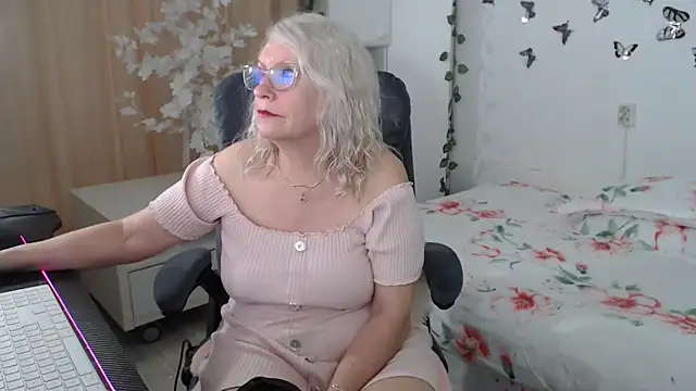 Snapshot of Ghertrude52 chatting on 05.15.26 Ghertrude52 online show from 05.15.26
