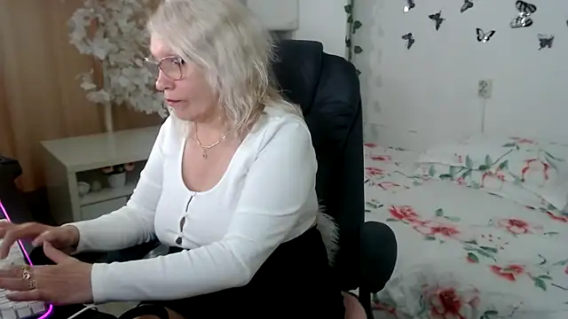 Snapshot of Ghertrude52 chatting on 05.17.26 Ghertrude52 online show from 05.17.26