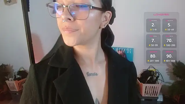 Snapshot of karlavittar chatting on 10.16.25 karlavittar online show from 10.16.25