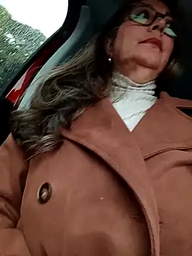 Snapshot of emma_tour chatting on 04.29.26 emma tour online show from 04.29.26