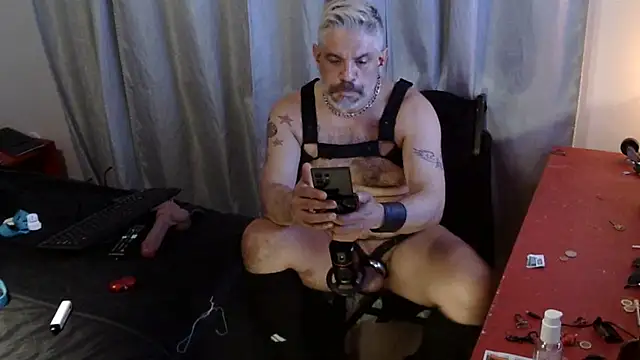 Snapshot of Bostophot73 chatting on 03.20.25 Bostophot73 online show from 03.20.25