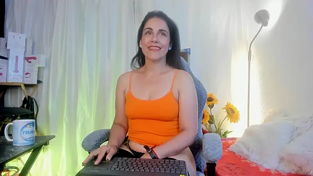 Snapshot of girasol_walton chatting on 05.09.26 girasol walton online show from 05.09.26