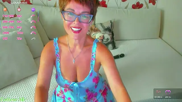 Snapshot of JennAlison chatting on 05.15.26 JennAlison online show from 05.15.26