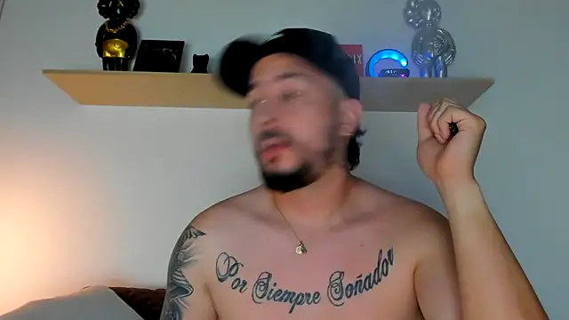 Snapshot of camilo_restrepo21 chatting on 01.13.25 camilo restrepo21 online show from 01.13.25